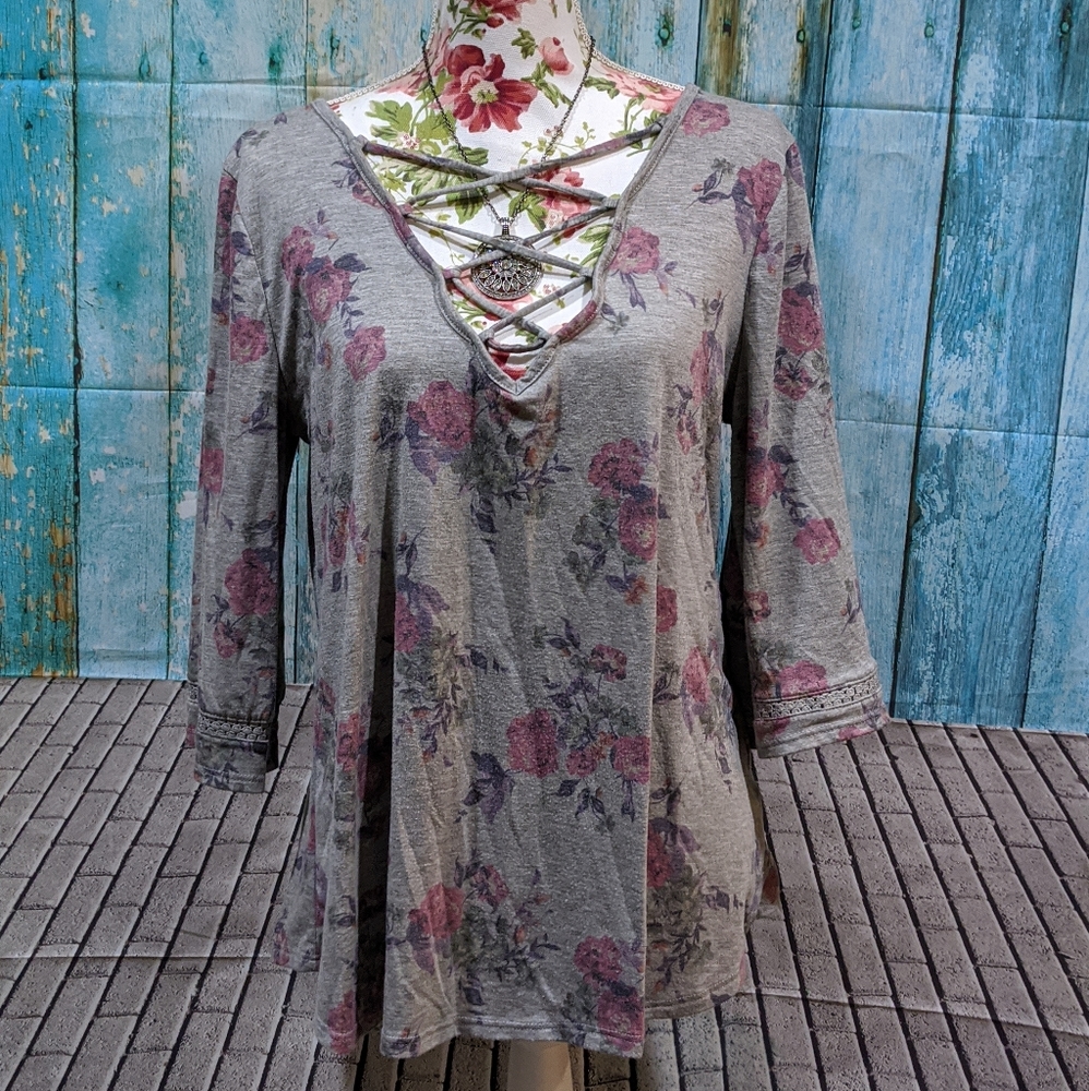 closet clear out must bundle 3 Cross cross floral Maurices quarter sleeve top Lg